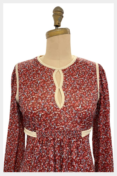 1970s bohemian prairie dress in a calico floral dress w keyhole neckline | size medium