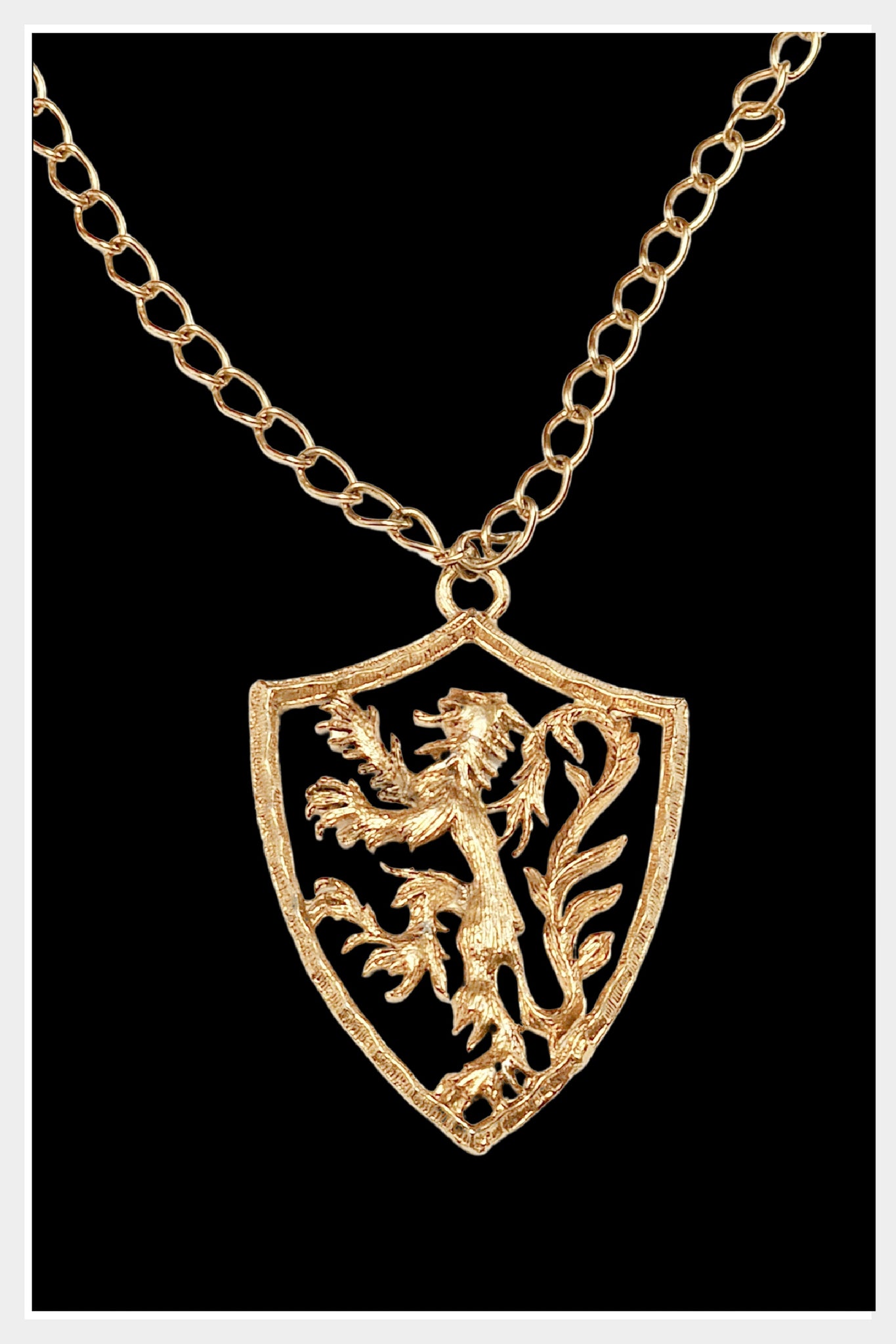 1970s gold-tone Royal Arms of Scotland souvenir pendant on a link chain necklace