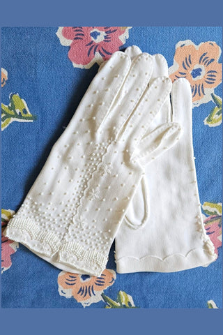 1950s summer white beaded gloves | vintage 50s mid century women’s wrist gloves | Imperial Cotton Size 6 1/2