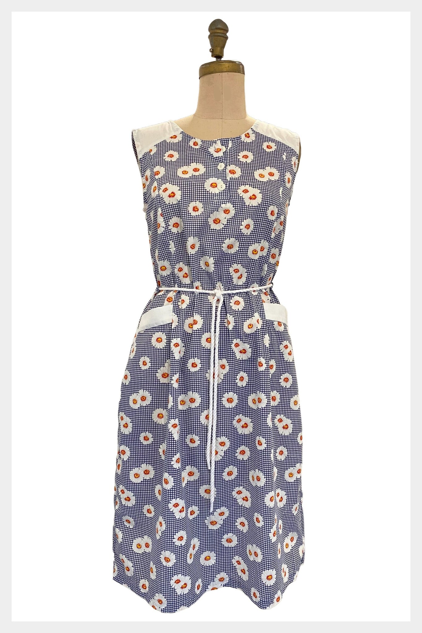1970s blue & white cotton summer shift dress w daisy novelty print design | size medium