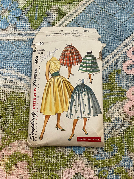 1950s Simplicity Skirt Sewing Pattern 1490: Junior Misses Full Skirt, Waist 23.5"