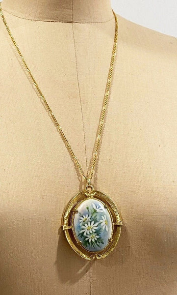 1975 Hand-Painted Daisy Pendant Necklace