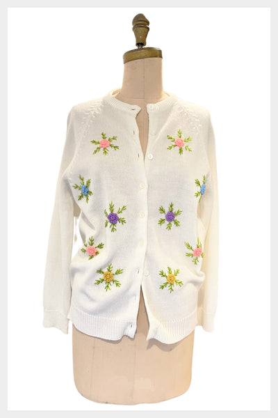 Vintage 1960s button front white embroidered floral cardigan sweater | size medium