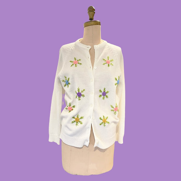 Vintage 1960s button front white embroidered floral cardigan sweater | size medium