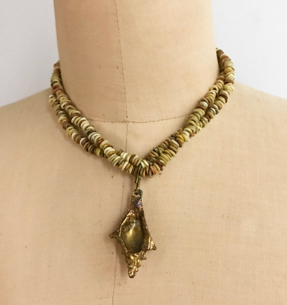Inspired by the beach | 1970s shell choker necklace | 70s seashells with brass shell pendant